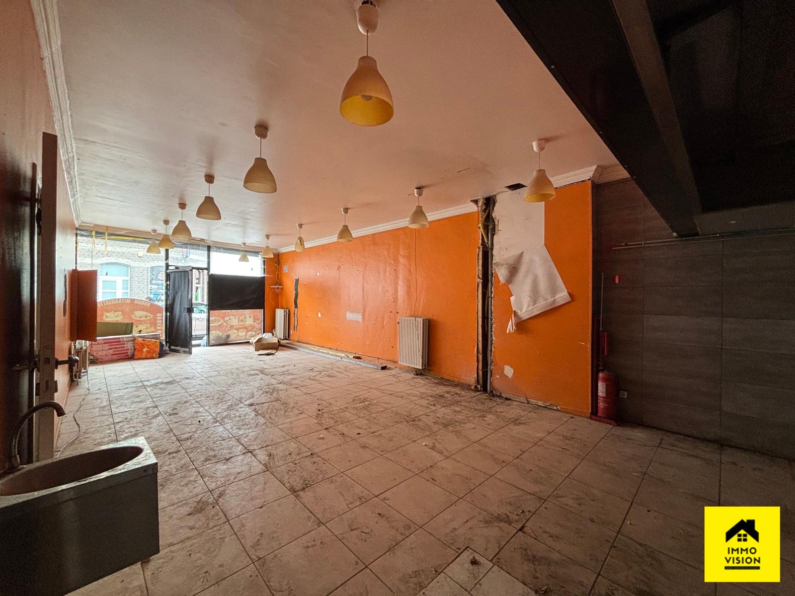 Jumet - immeuble mixte avec commerce et logements, photo 3 sur 22