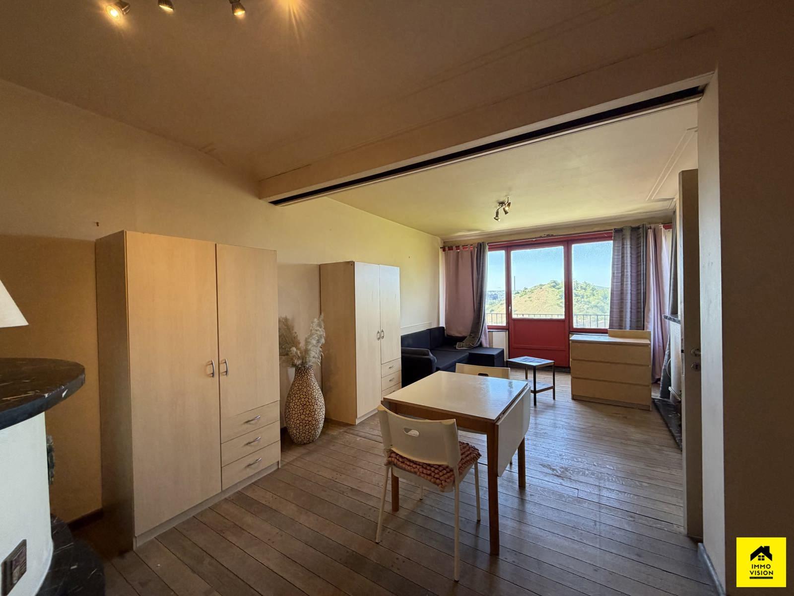 Studio lumineux 8eme etage, photo 2 sur 18