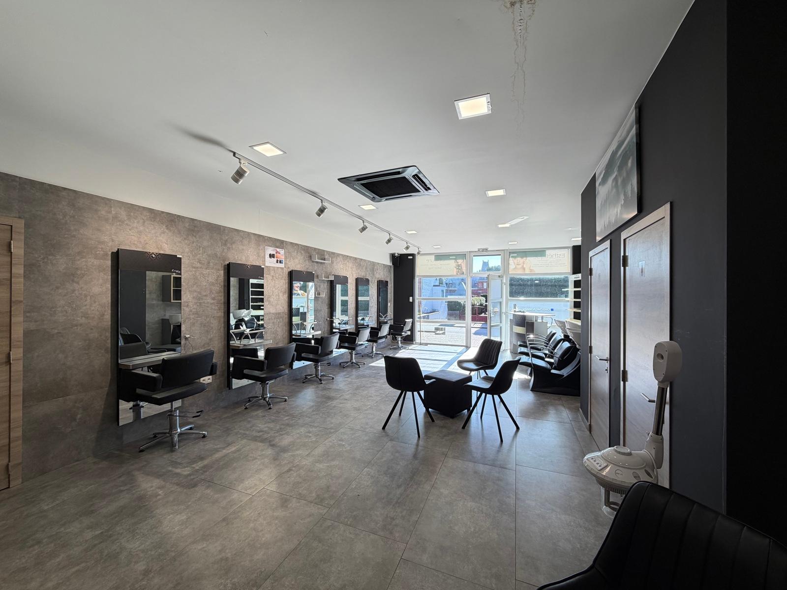 Opportunité pour salon de coiffure homme/femme, photo 2 sur 9