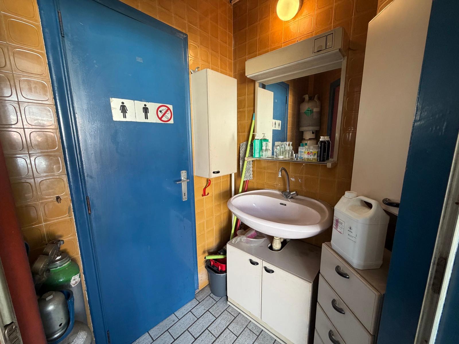 Entrepot/atelier idealement situe, photo 8 sur 17