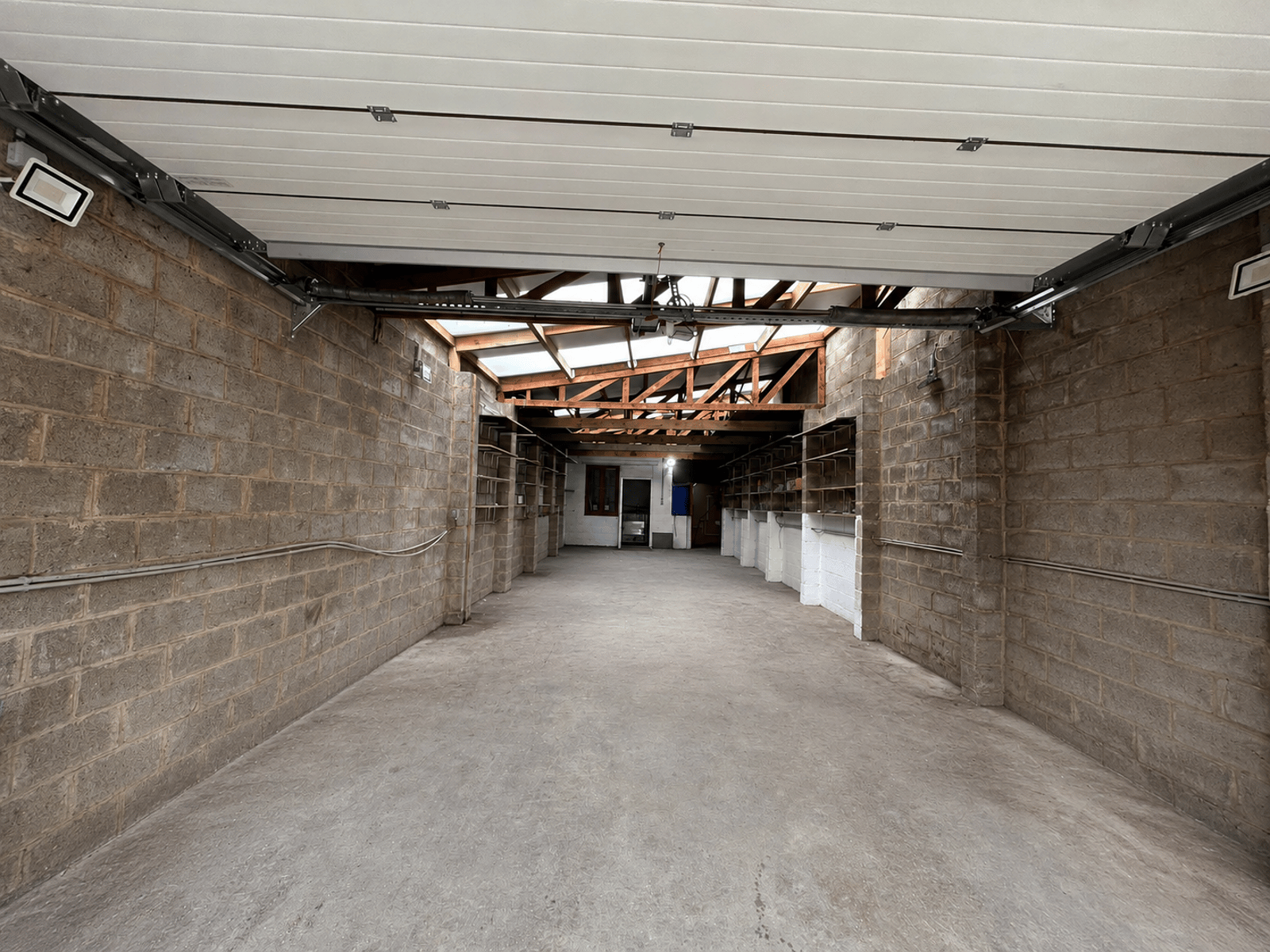 Garage/entrepot a louer, photo 2 sur 14