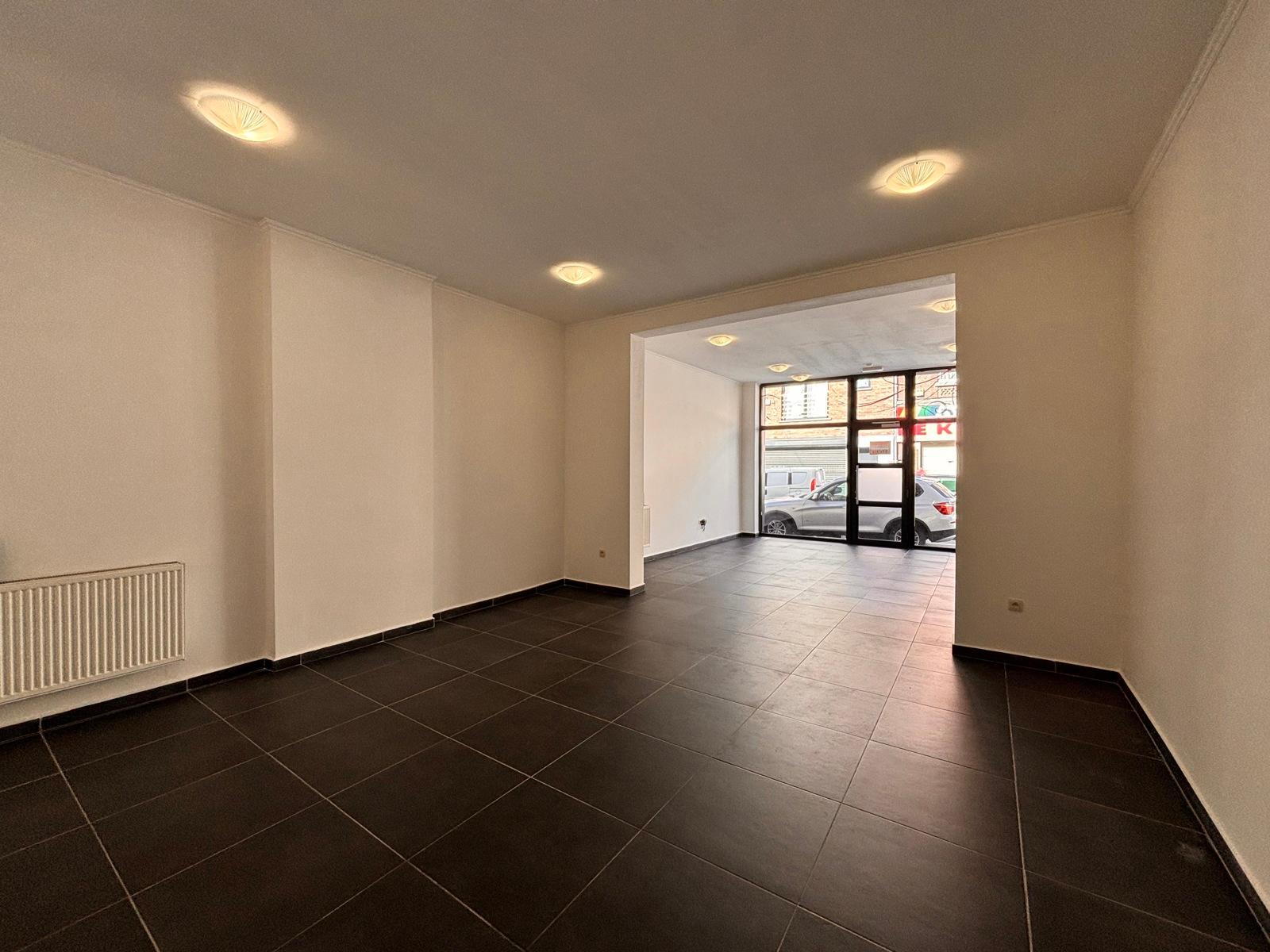 Commerce à louer – bel espace commercial en bon état, photo 4 sur 8