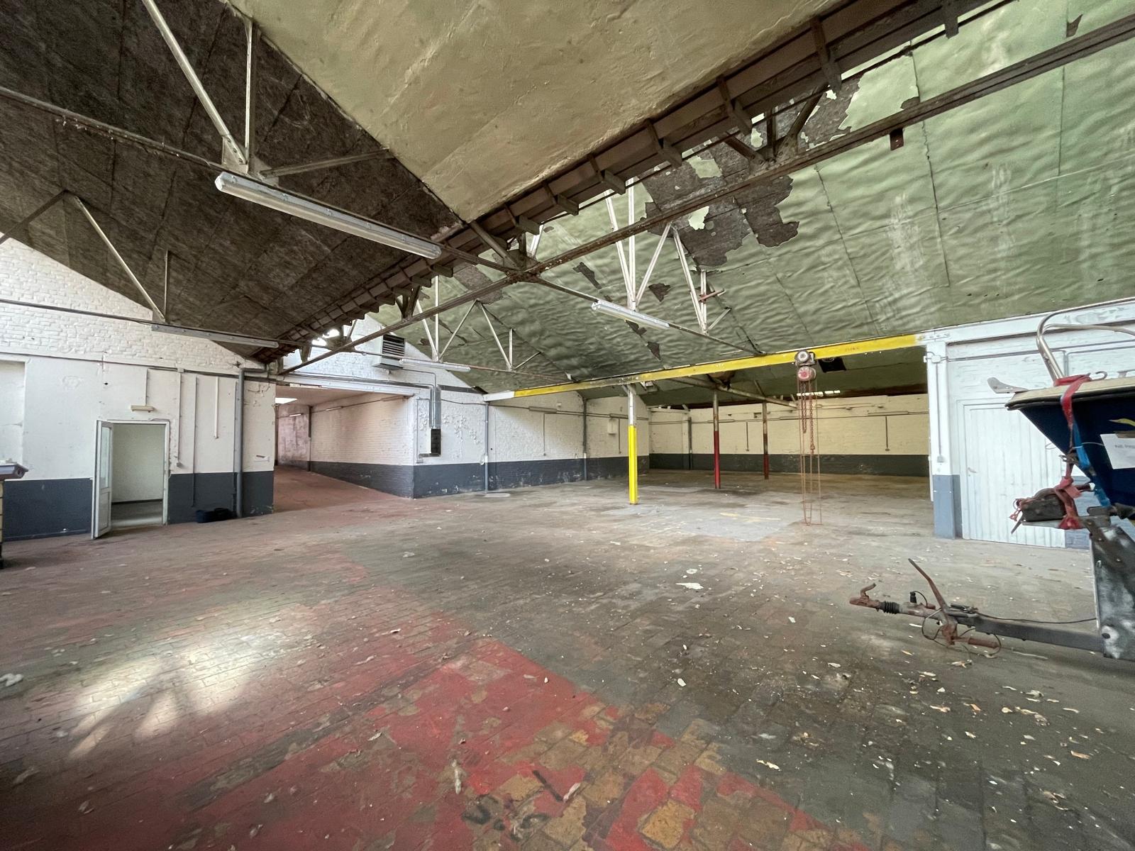 Marcinelle – entrepôt de ± 740 m² avec bureaux et parking, photo 8 sur 25