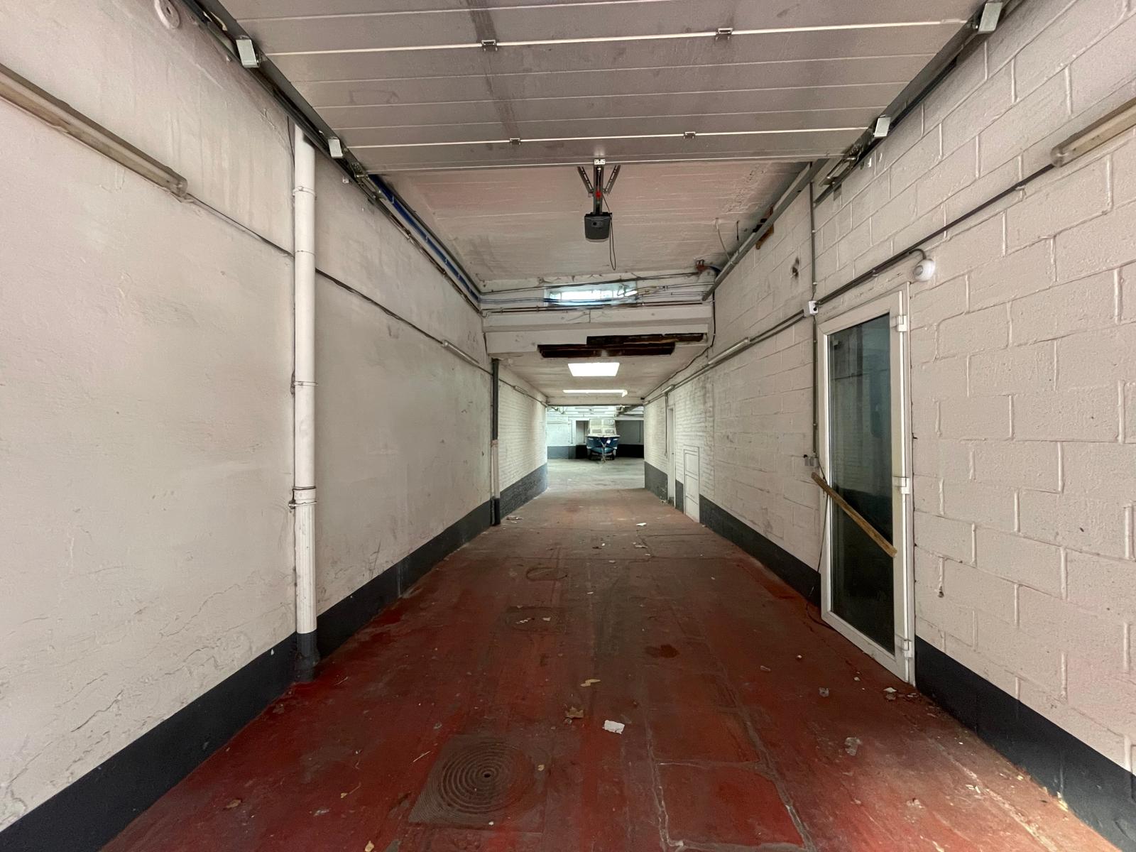 Marcinelle – entrepôt de ± 740 m² avec bureaux et parking, photo 6 sur 25