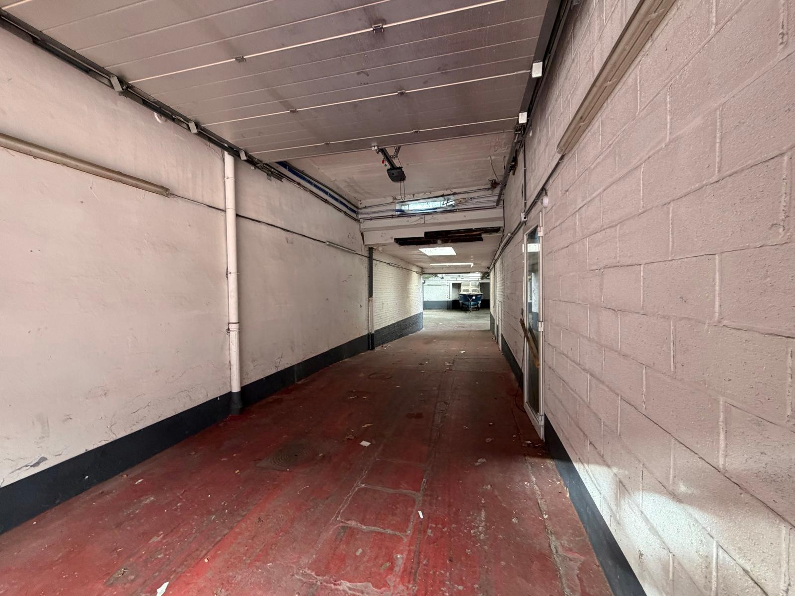 Marcinelle – entrepôt de ± 740 m² avec bureaux et parking, photo 4 sur 25