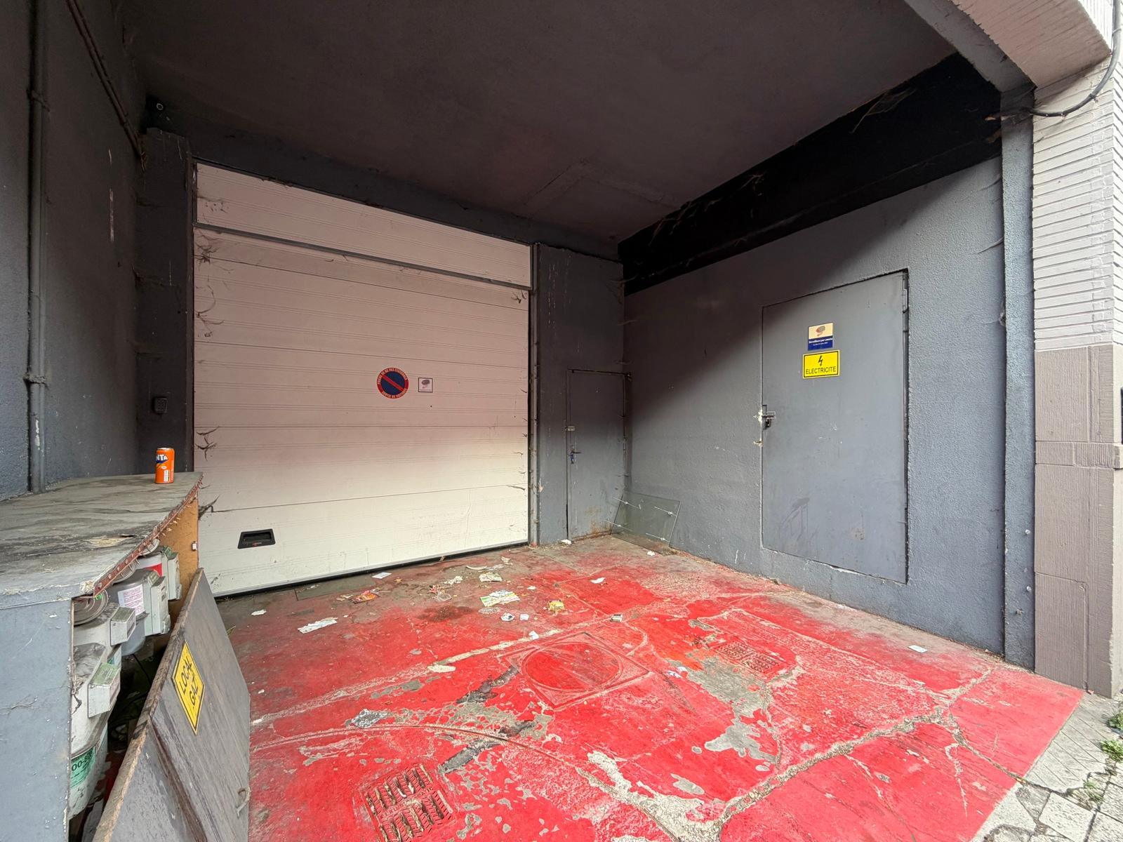 Marcinelle – entrepôt de ± 740 m² avec bureaux et parking, photo 2 sur 25