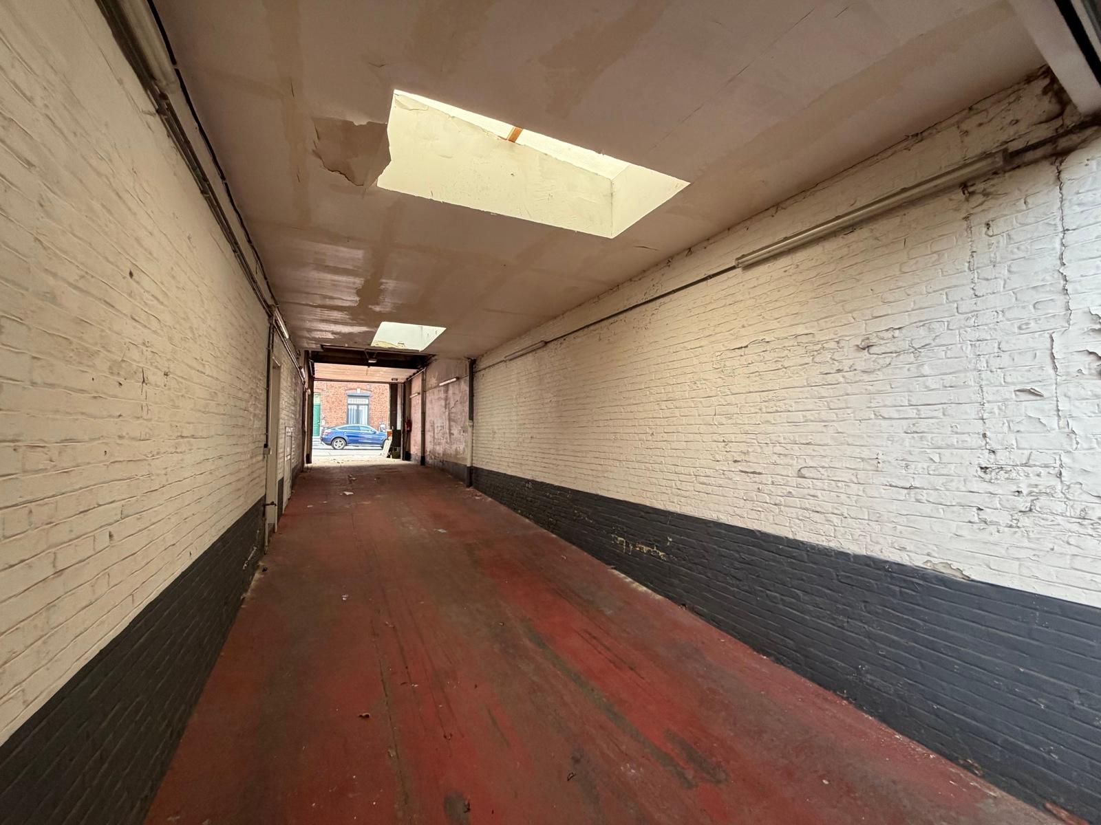 Marcinelle – entrepôt de ± 740 m² avec bureaux et parking, photo 6 sur 25