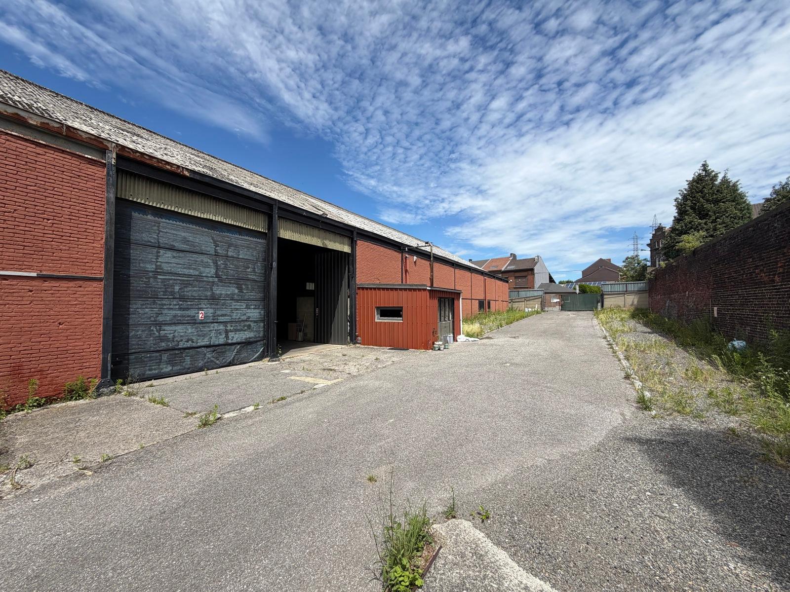 ENTREPÔT EXCEPTIONNEL DE 3500 m² 4 ENTREES, photo 3 sur 28