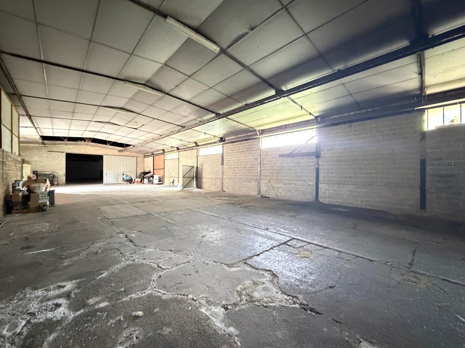 ENTREPÔT EXCEPTIONNEL DE 3500 m² 4 ENTREES, photo 8 sur 28