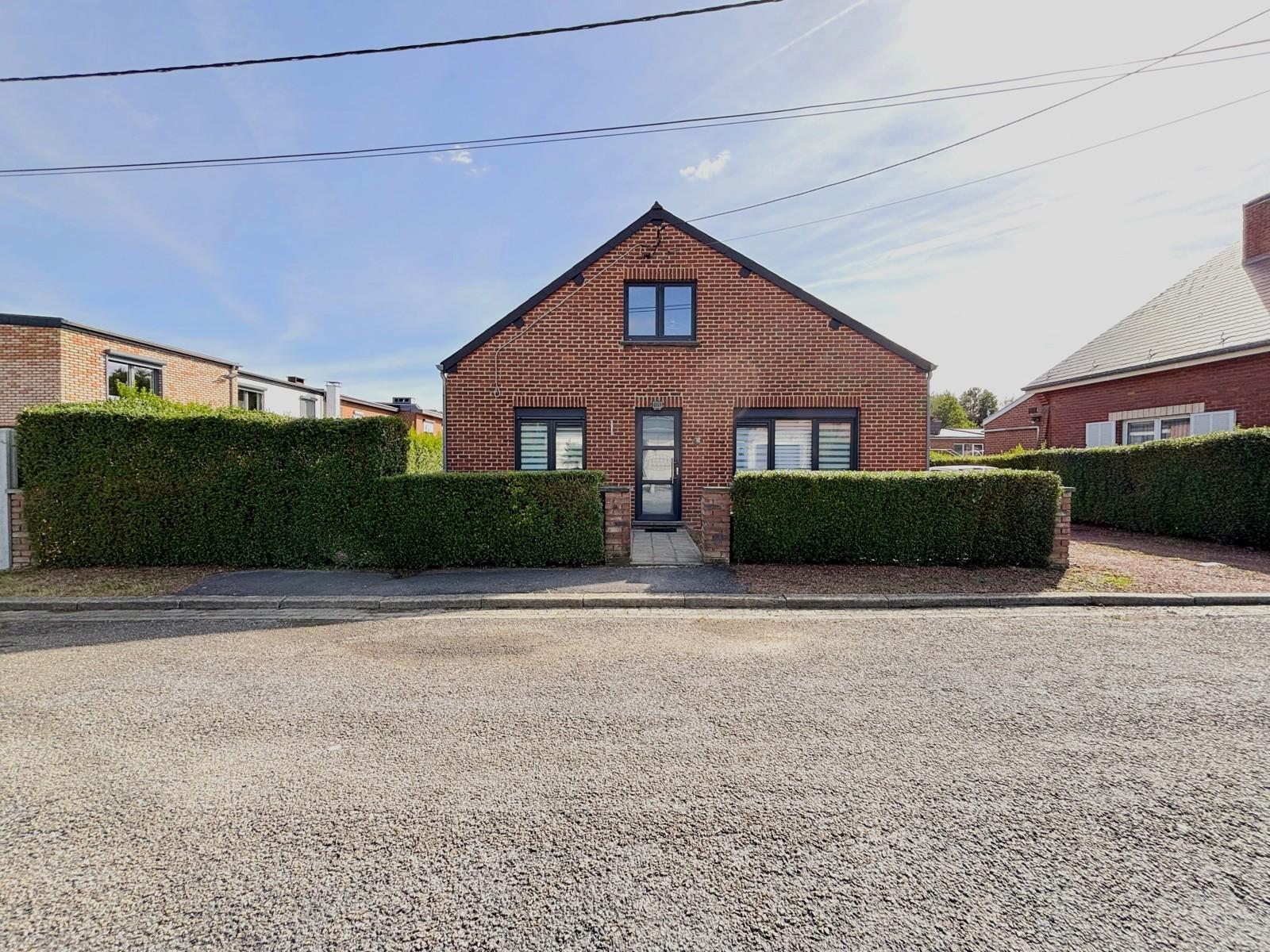 Villa plain-pied 2 chambres avec jardin et garage, photo 2 sur 17