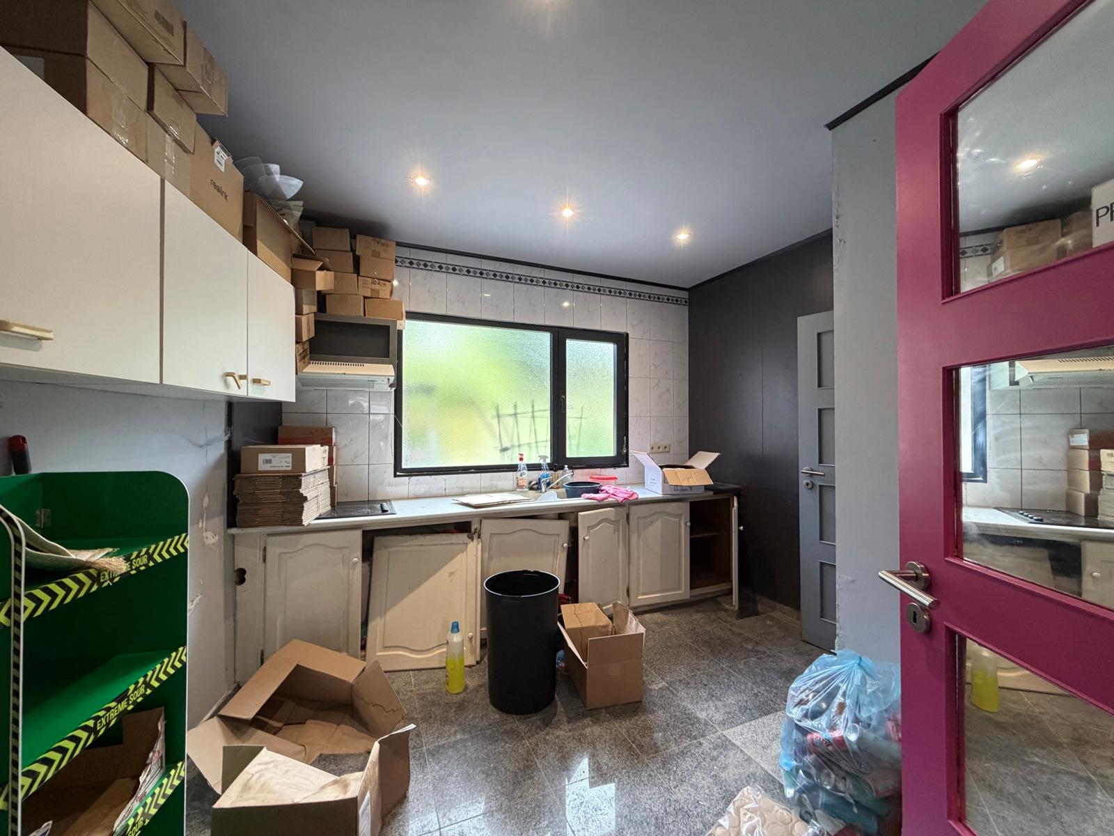 Commerce à louer – ± 100 m² – Excellente visibilité, photo 7 sur 11