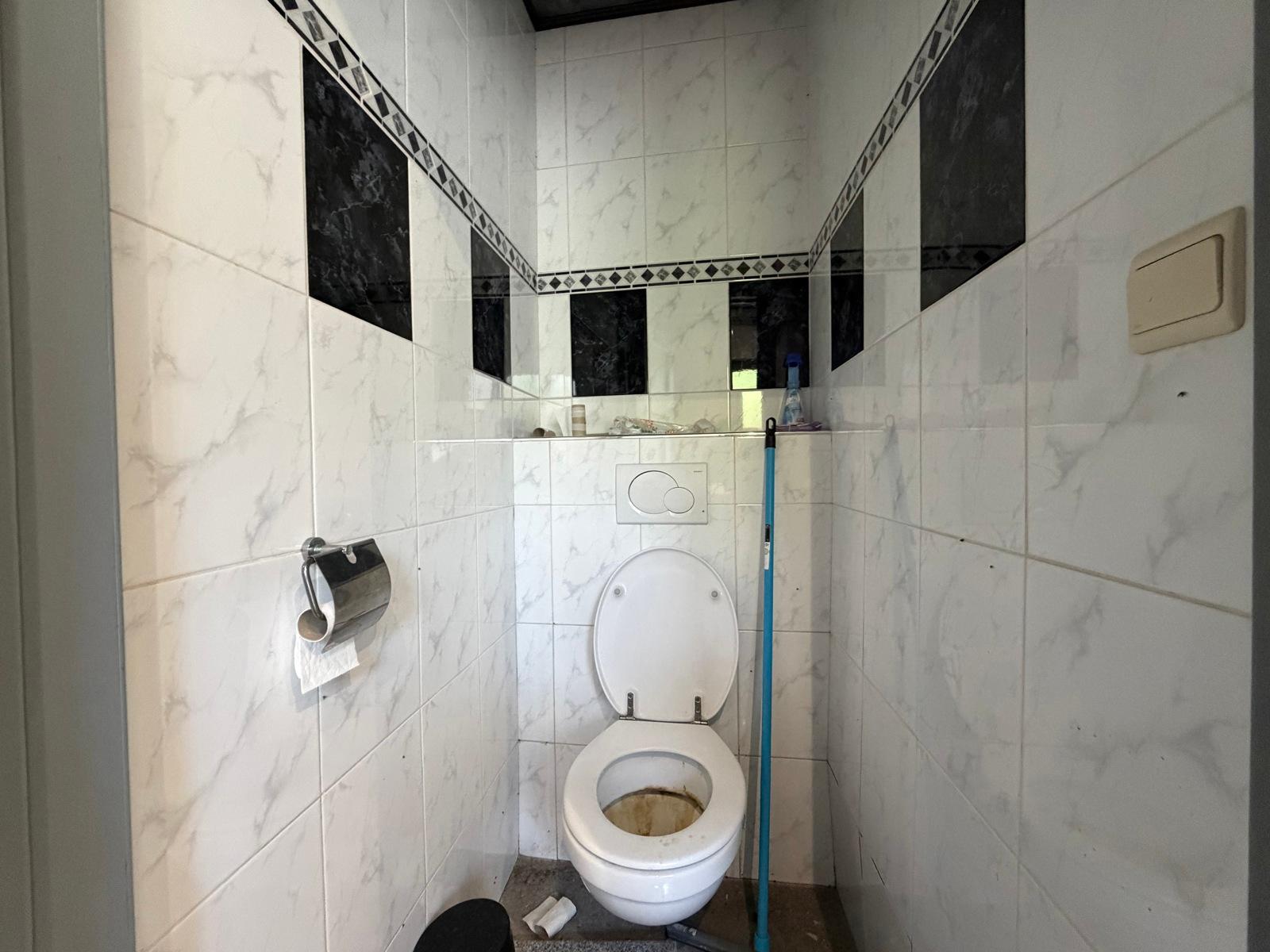 Commerce à louer – ± 100 m² – Excellente visibilité, photo 6 sur 11