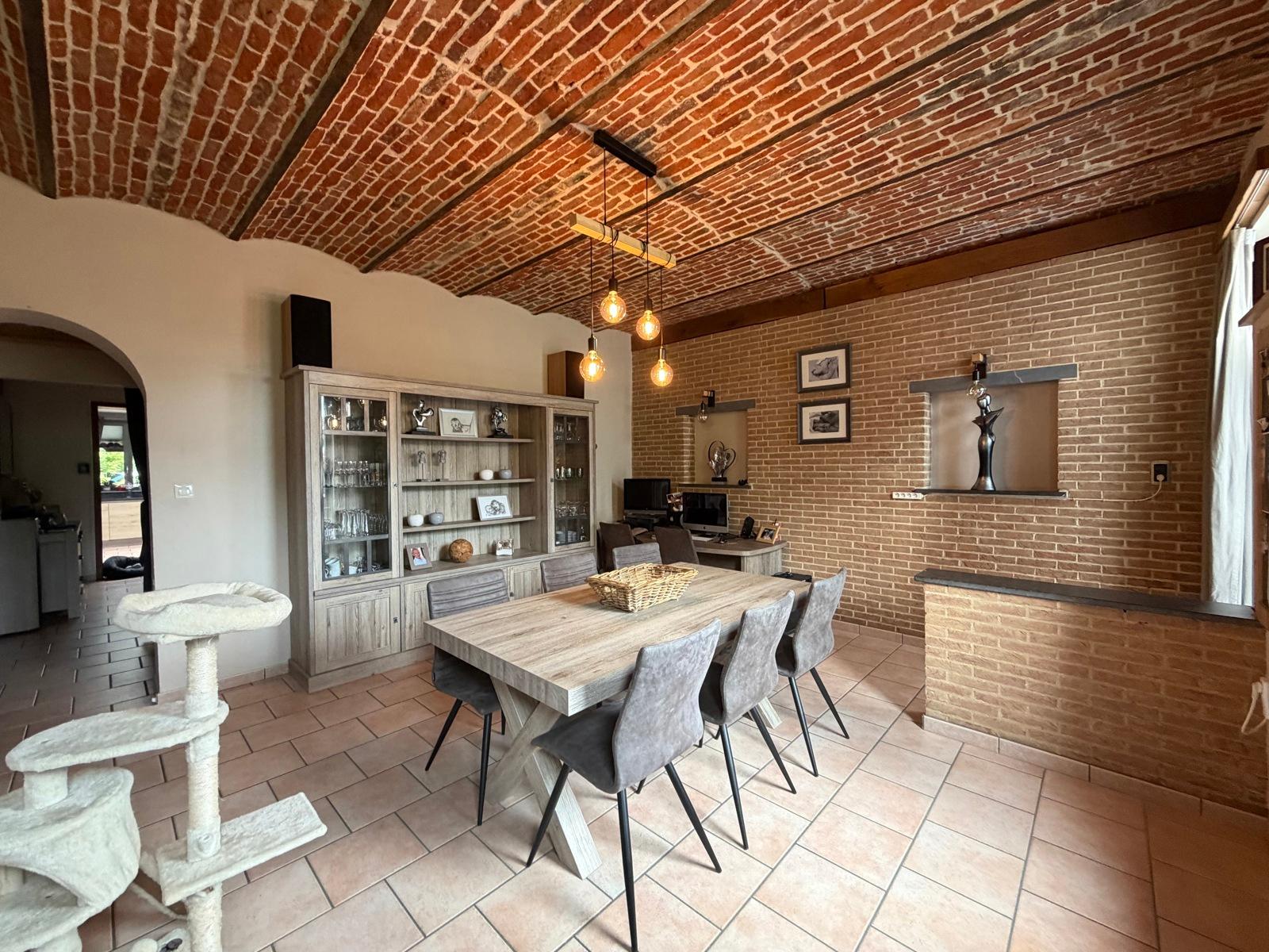 Maison 4 chambres avec jardin et 2 garages, photo 3 sur 26