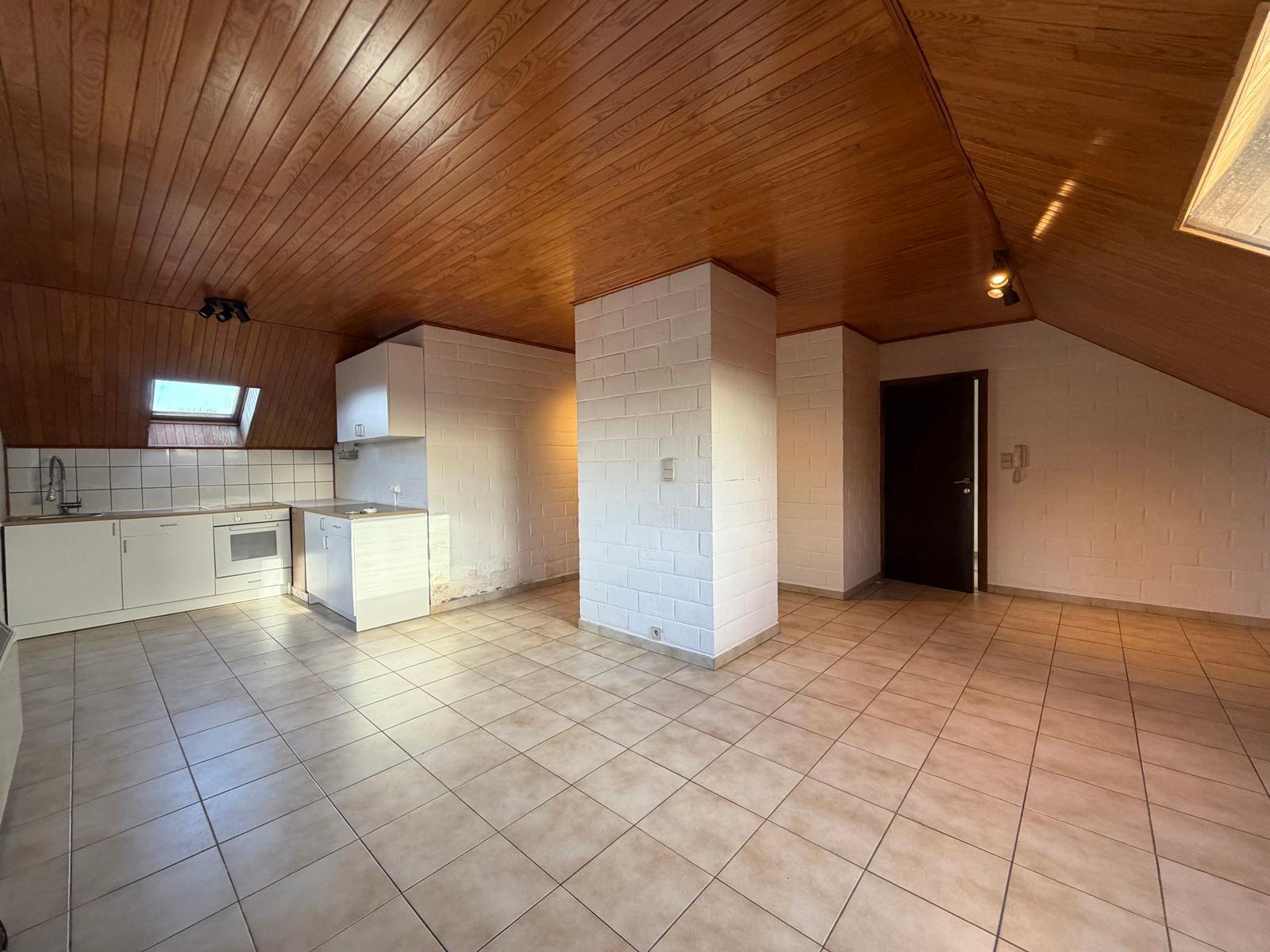 APPARTEMENT 1 CHAMBRE 2em ETAGE, photo 3 sur 9