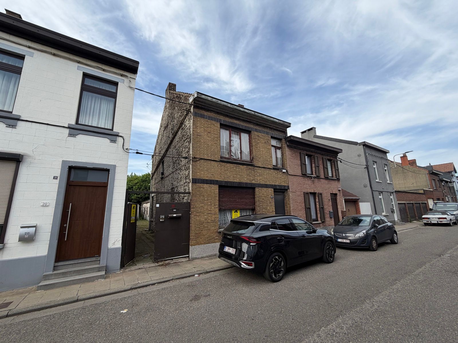 Lot de 2 maisons avec 2 garages a renover — Charleroi-Marchienne-au-Pont