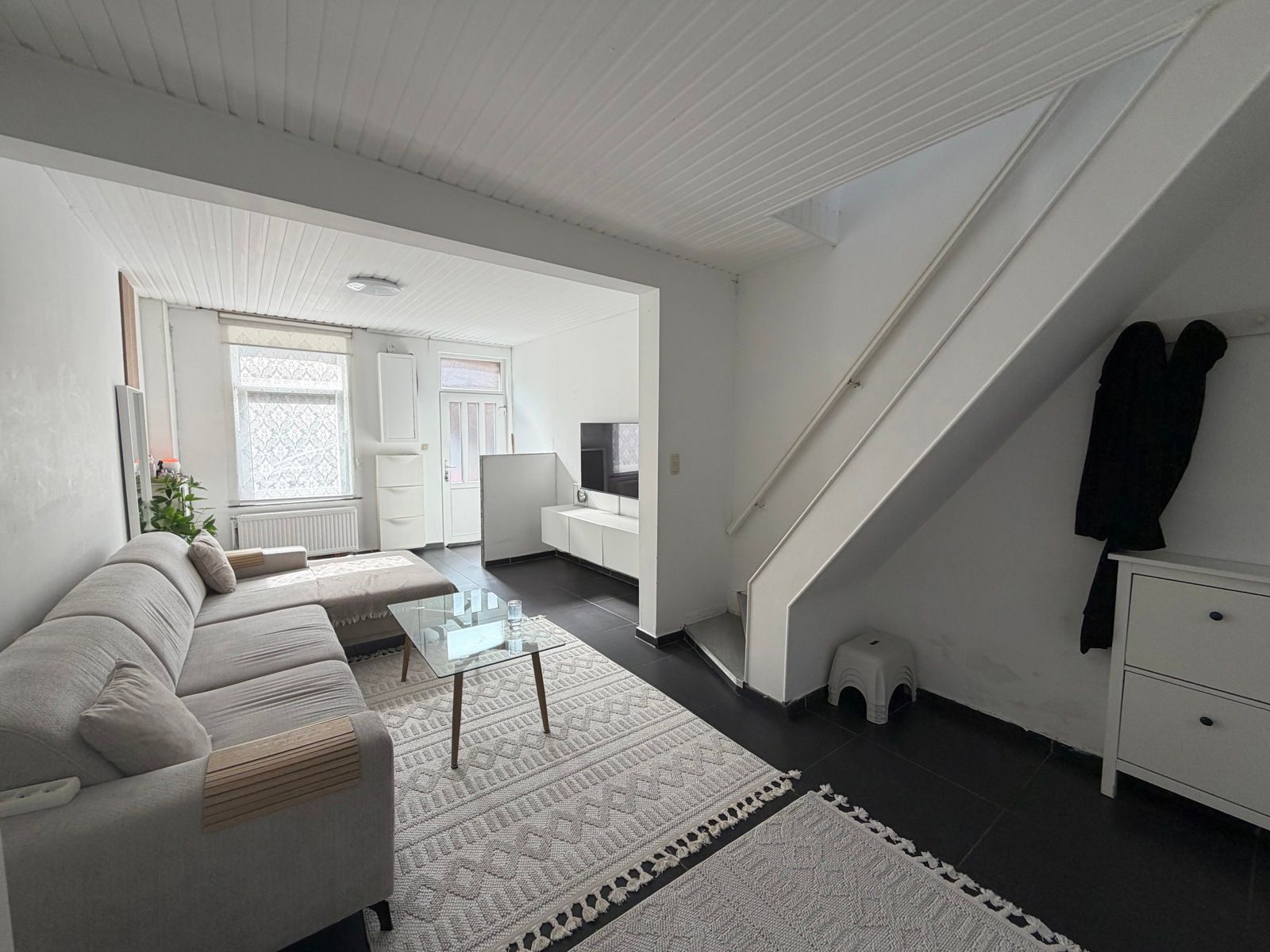 Maison 2 chambres avec grenier aménageable sans exterieur — Charleroi-Marchienne-au-Pont