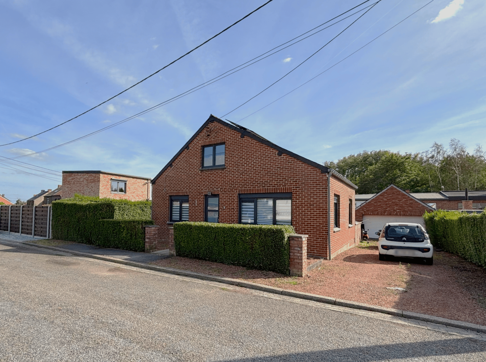 Villa plain-pied 2 chambres avec jardin et garage — Charleroi Ransart