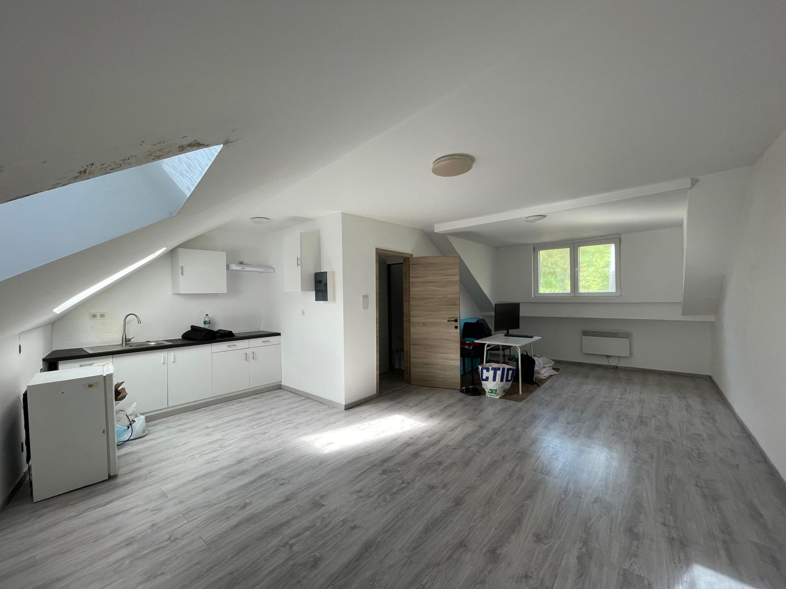 Studio a louer en plein centre de Charleroi, photo 1 sur 6