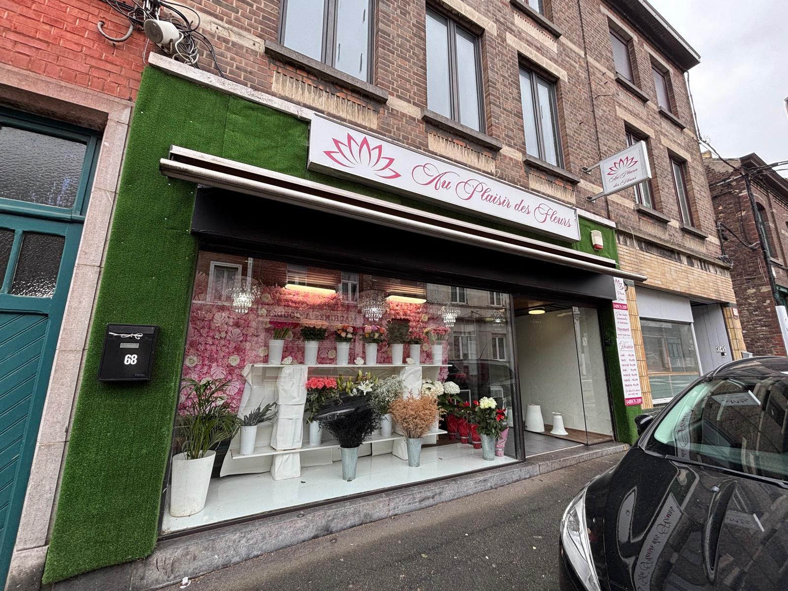 Rez-de-chaussee commercial a louer, photo 1 sur 12