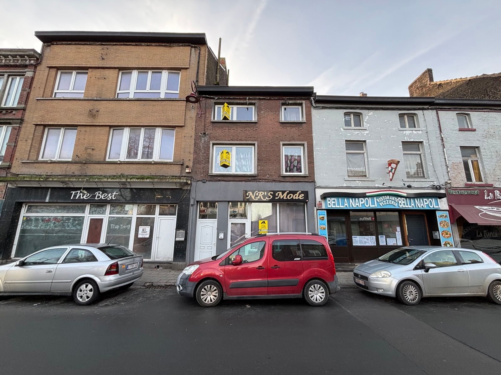 Maison de commerce 5 chambres avec cour et jardin — Charleroi Gilly