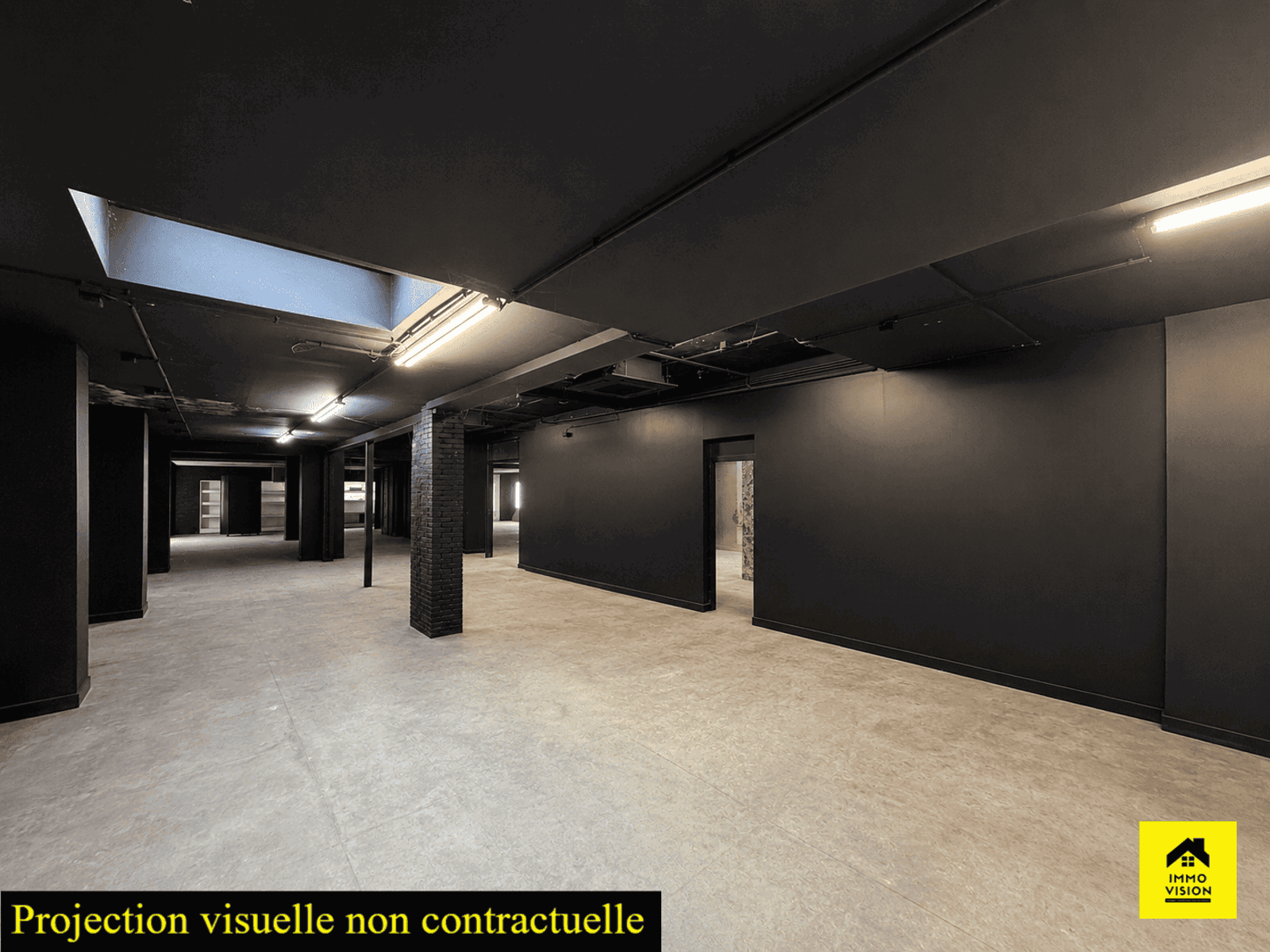 SURFACE COMMERCIAL DE +/- 300m², photo 1 sur 18