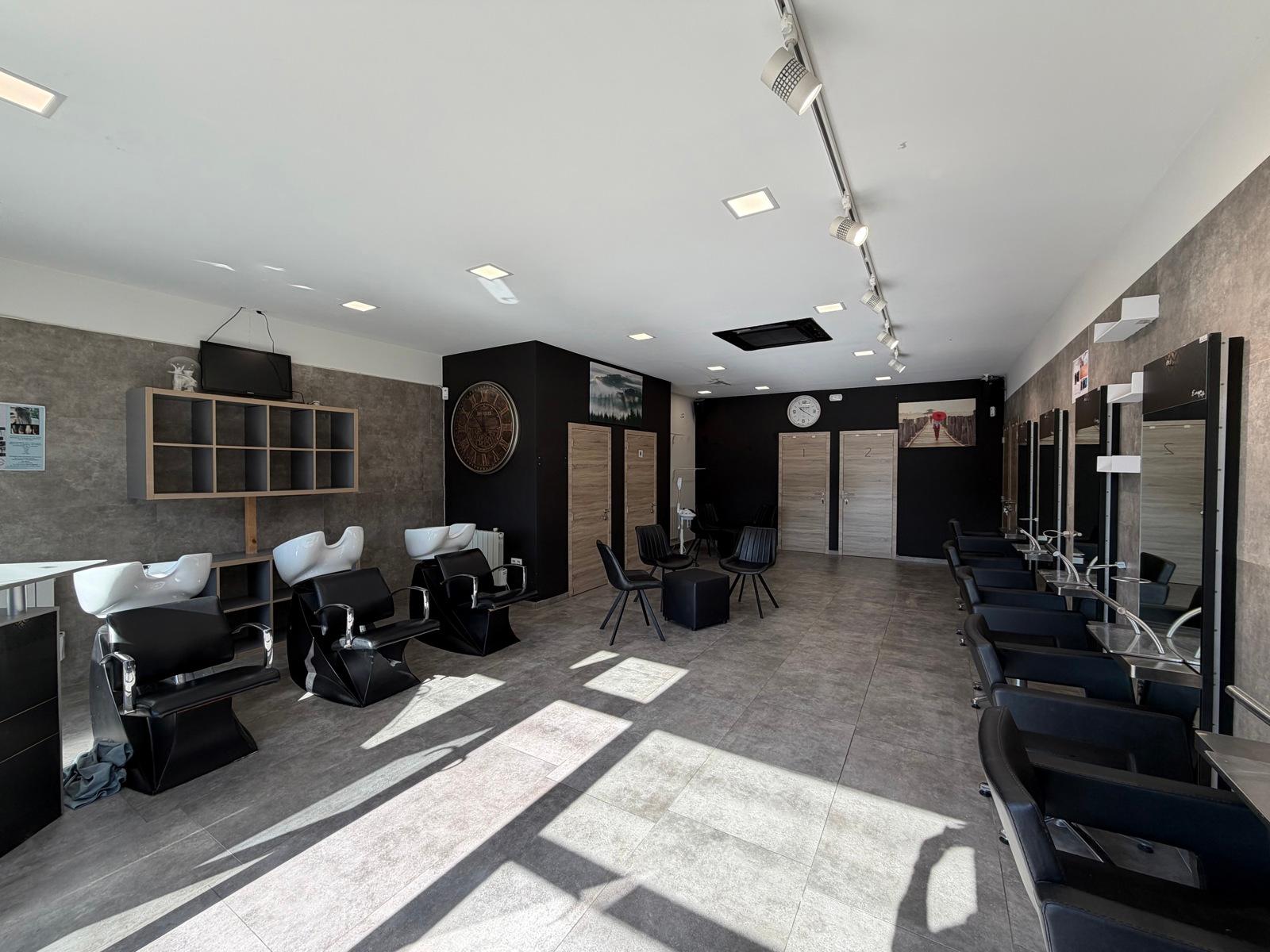 Opportunité pour salon de coiffure homme/femme, photo 1 sur 9